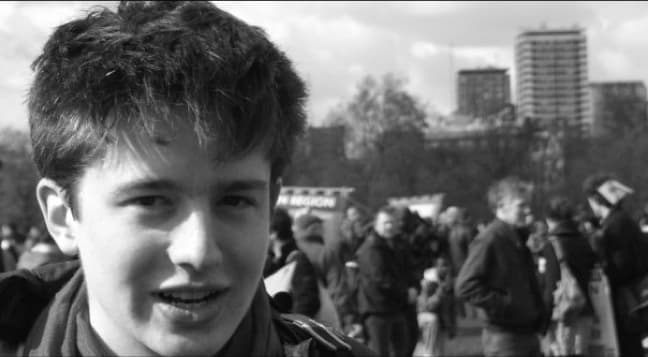 若きベン・トッドが気候変動反対集会にて抗議活動を行う